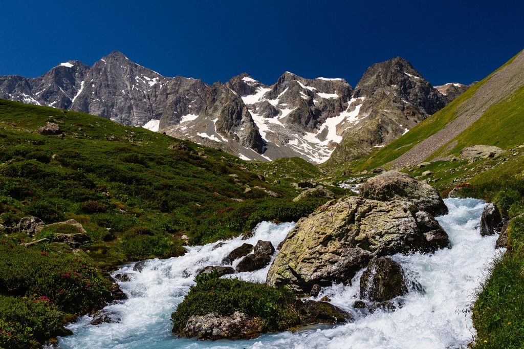Les Techniques de Dessin des Montagnes