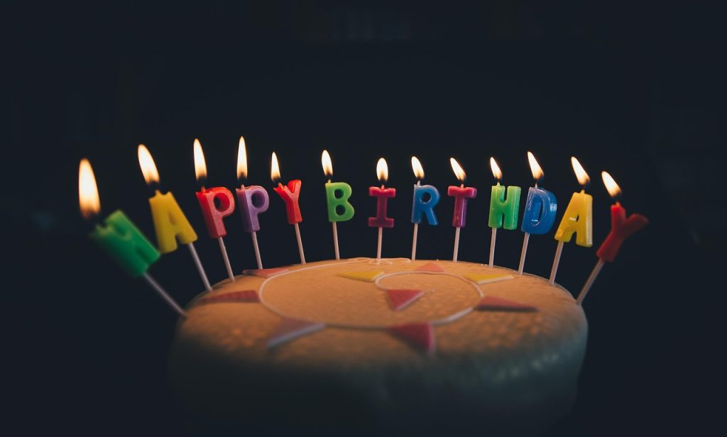 Matériaux et Techniques pour Dessiner des Anniversaires