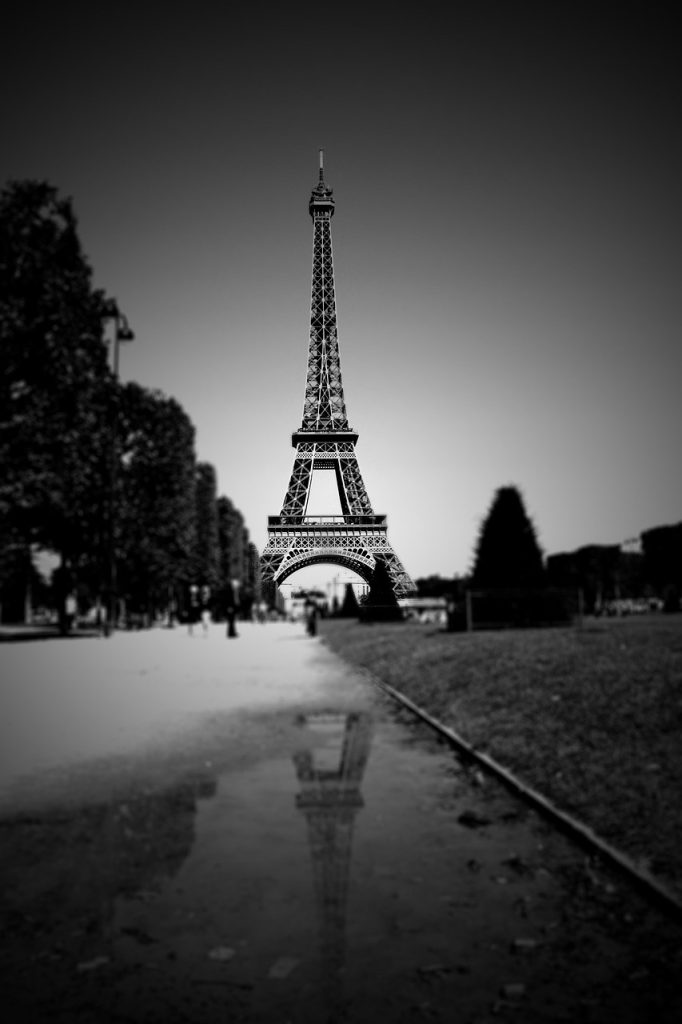 L'Art de Dessiner la Tour Eiffel : Techniques et Astuces