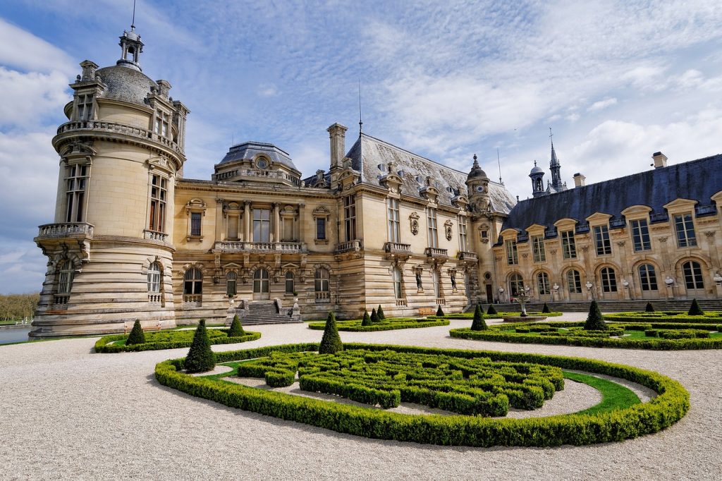 Matériaux et Techniques pour Créer un Château Dessin